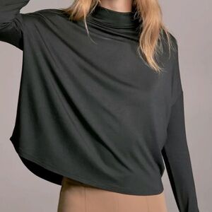 Babaton Women’s Green Long Sleeve Top Size Medium!